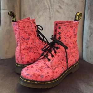 Dr. Martens pink floral daisy docs US9 UK7